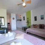 Ocean Perl Rooms