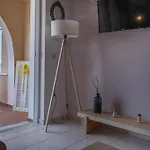 Ocean Perl Rooms
